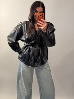 Trench in pelle con bottoni