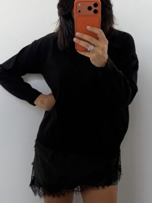 maglioncino nero con bordo in pizzo