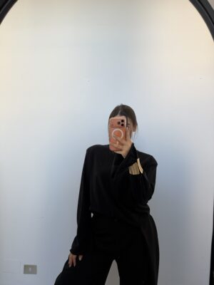 maglia over con spalline imbottite